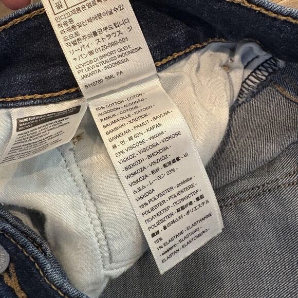 Levi's‎ Jeans Women 33x30 Blue Classic Straight Dark Wash Denim Stretch 5-Pocket - Picture 14 of 16